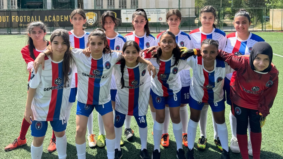Yıldız Kızlar Futbol Turnuvasında Kızlarımız 2-0'lık Skorla Kazandı.